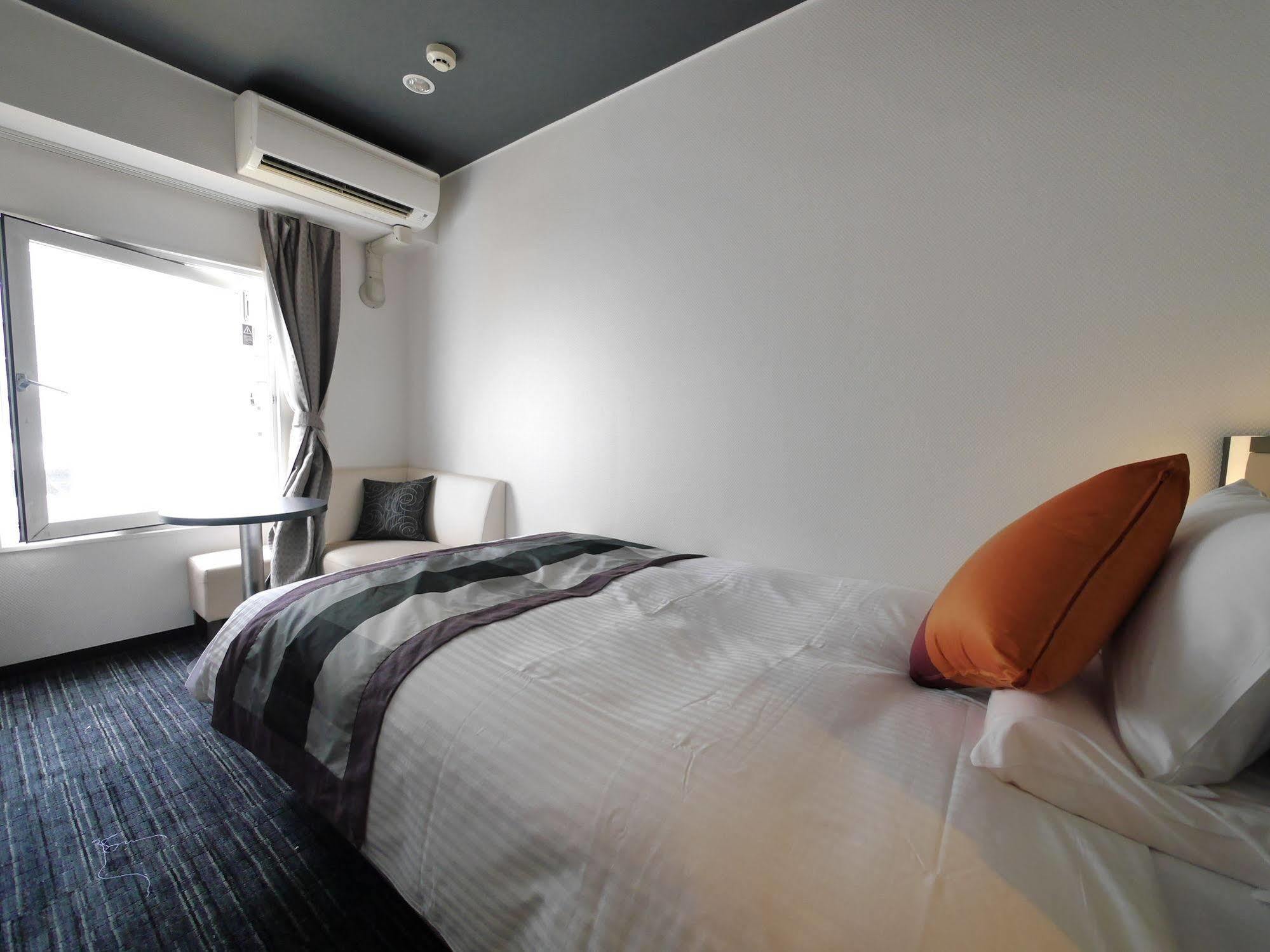 Hotel Mystays Shinsaibashi Osaka Exteriör bild