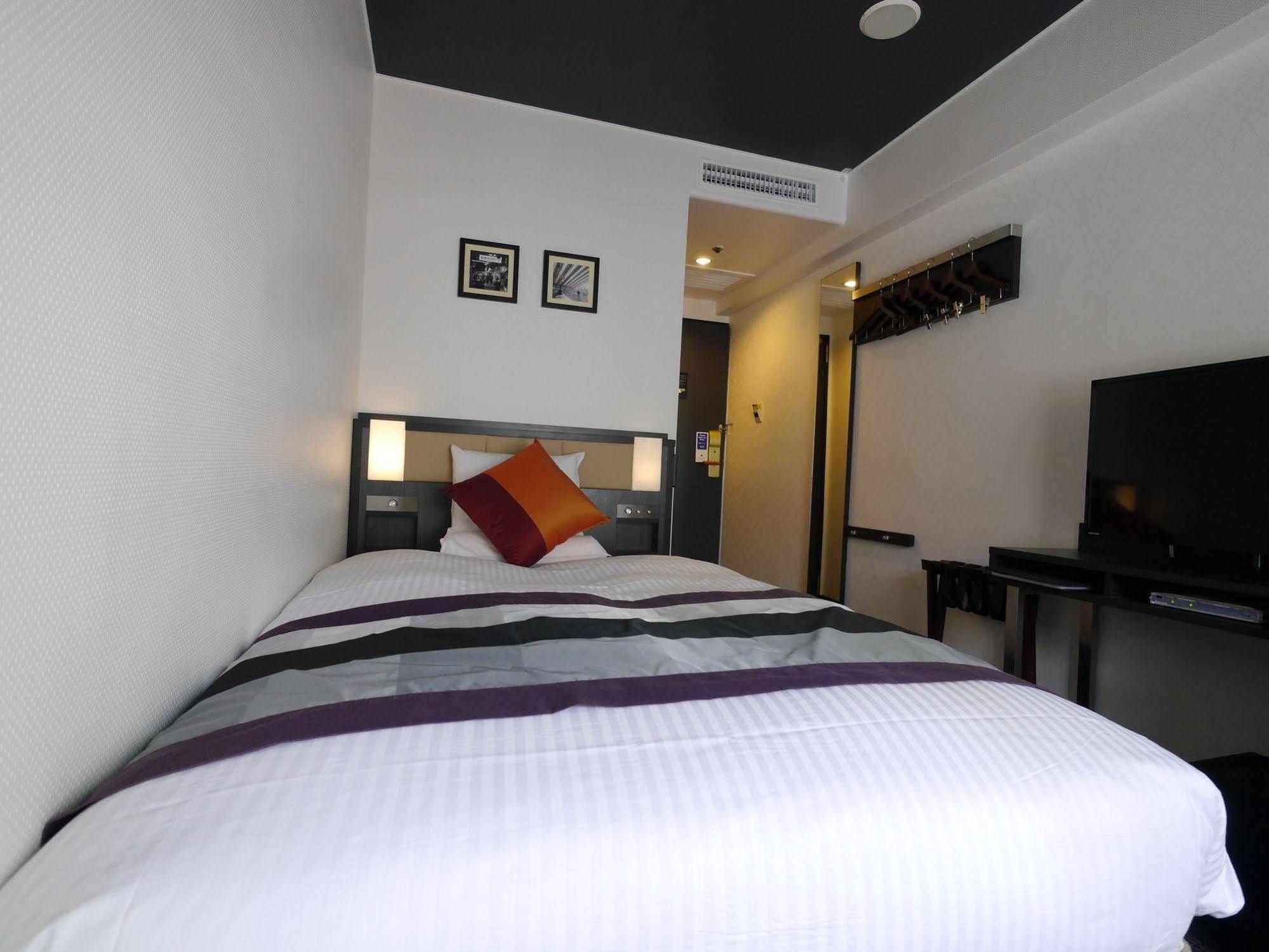 Hotel Mystays Shinsaibashi Osaka Exteriör bild