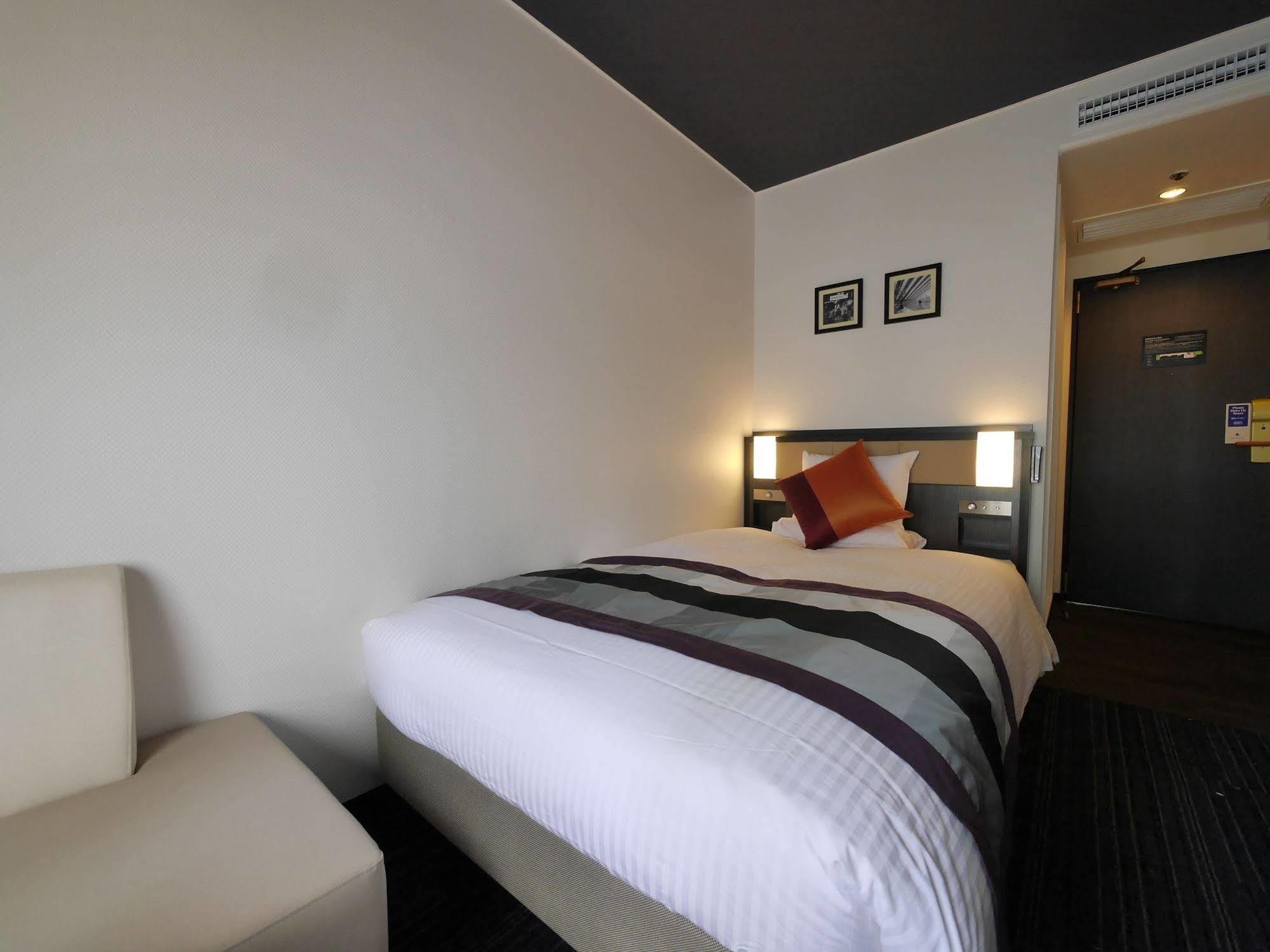 Hotel Mystays Shinsaibashi Osaka Exteriör bild